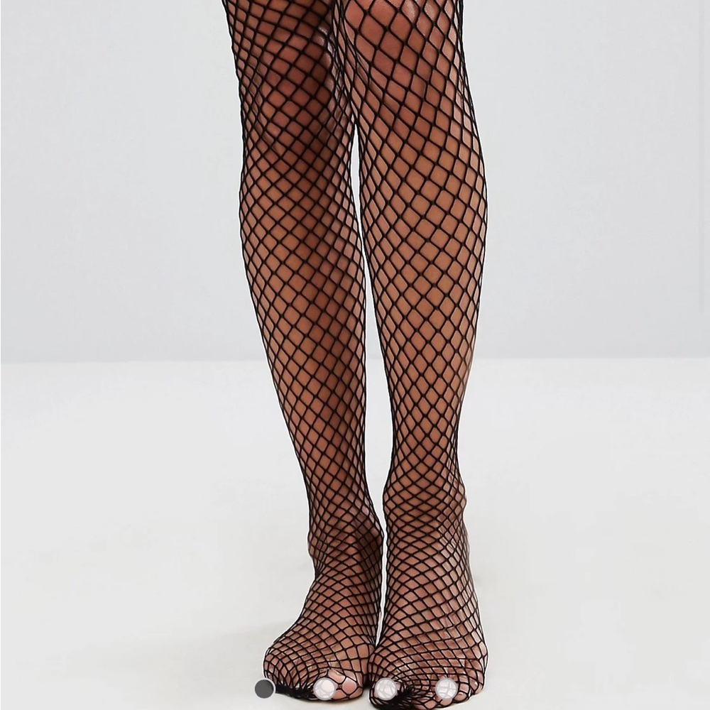 ASOS DESIGN medium fishnet tights - Picture 2 of 10